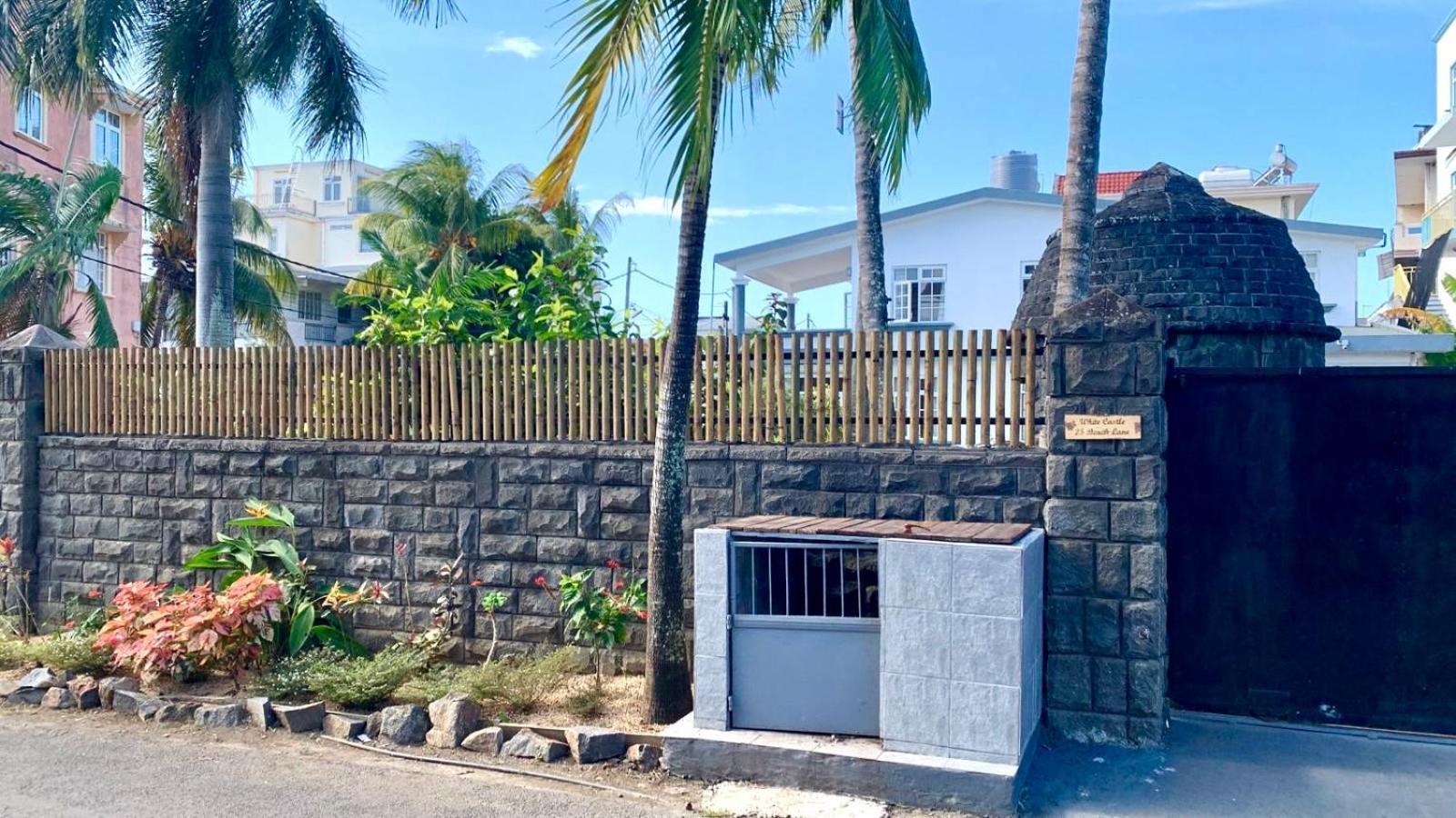 White Castle Villa Pereybere Beach Bagian luar foto